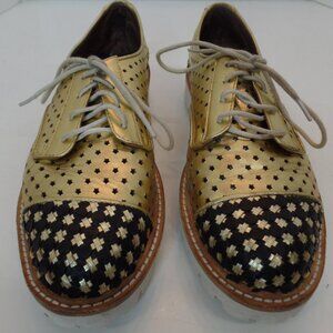 Jeffrey Campbell Gold Perforated Stars Black Tips Lace Up Comfy Shoes Sz 9